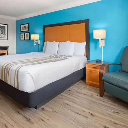 La Quinta Inn By Wyndham Pittsburgh Airport-3