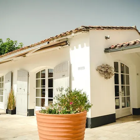 Le Clos Saint-Martin Hôtel&Spa-3