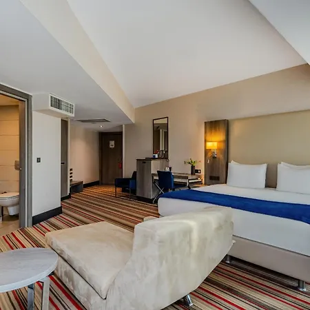 Ramada Plaza By Wyndham Izmir-2