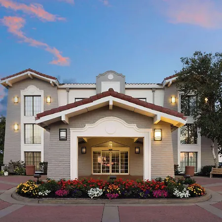 La Quinta Inn By Wyndham Pittsburgh Airport-2