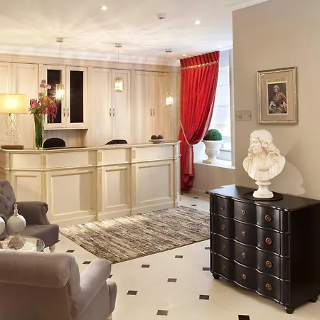 Hotel Des Comedies-2