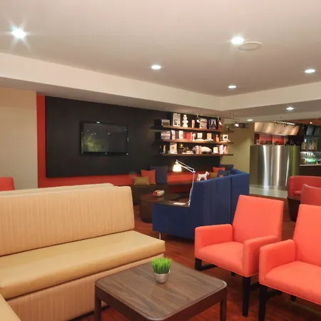 Courtyard By Marriott Chicago Bloomingdale-3
