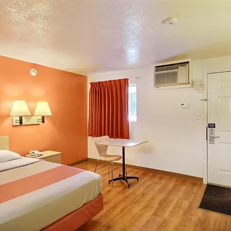 Travelodge By Wyndham Brattleboro Vt-2