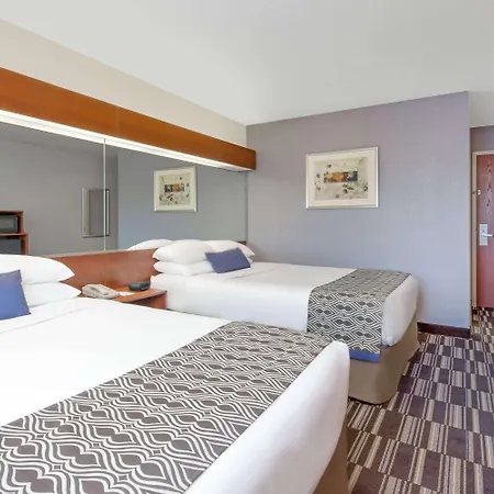 Microtel Inn & Suites By Wyndham Bremen-3