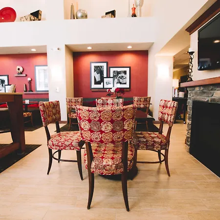 Hampton Inn & Suites Minot-3