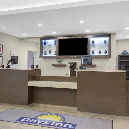 Days Inn & Suites By Wyndham Lindsay-3