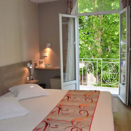 Brit Hotel Confort Le Revest Sainte-Maxime-2