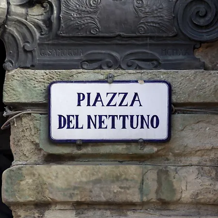Casa Isolani Piazza Maggiore 1-3