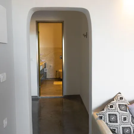 Demilmar Luxury Suites-3