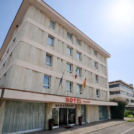 Hotel President-3