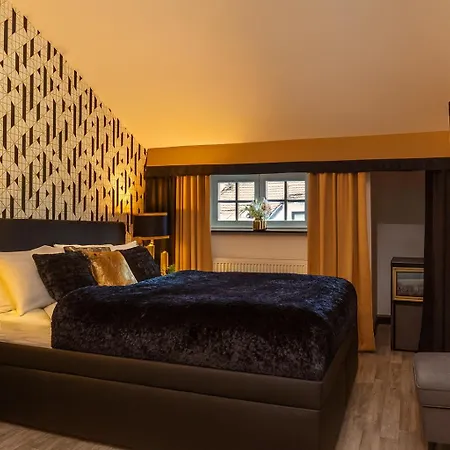 Golden Prague Rooms-3