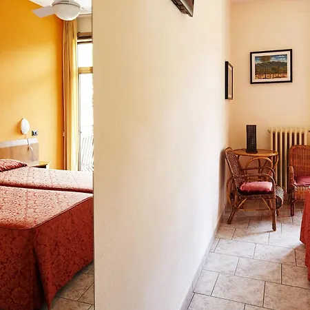 Hotel 2000-2