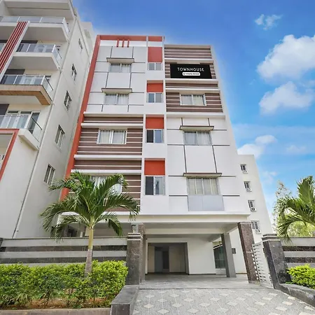 Super Townhouse Financial District Gachibowli Formerly Srinika Inn-3