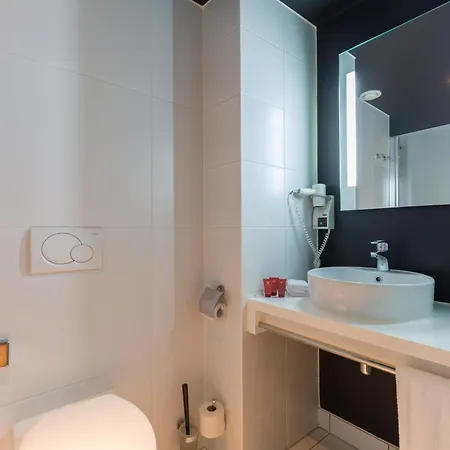 Leonardo Hotel Almere City Center-2