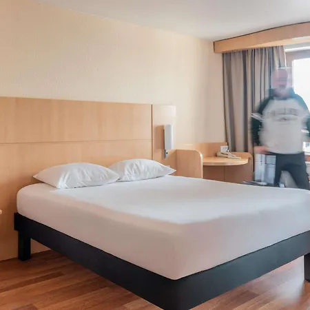 Ibis Nantes Centre Tour Bretagne-2