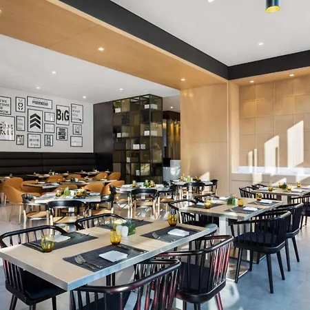Novotel Bur Dubai - Healthcare City-3