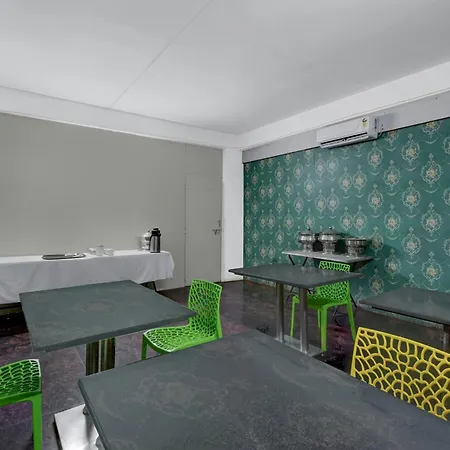 Super Townhouse Financial District Gachibowli Formerly Srinika Inn-2