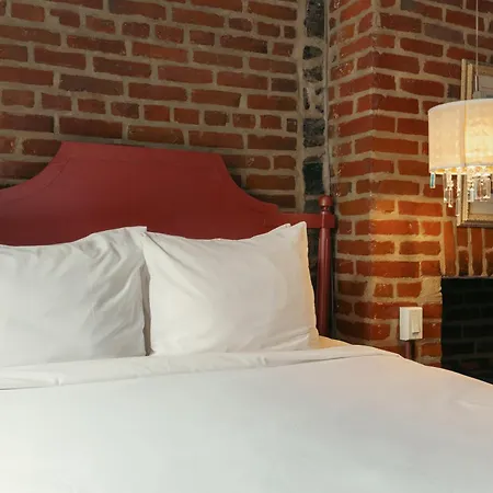 Auberge Place D'Armes-3
