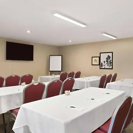 Country Inn & Suites By Radisson, Ankeny - Des Moines-3