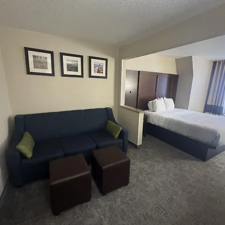 Quality Inn & Suites Green Bay - Ashwaubenon-2