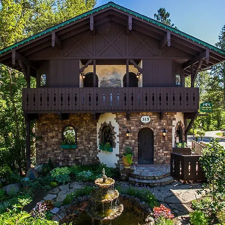 Storybook Riverside Inn-3