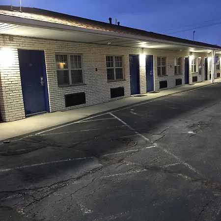 Parkway Inn-3