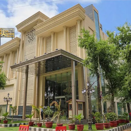 The Grand Parisian-3