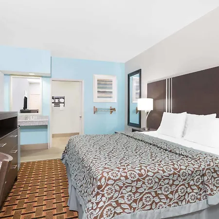 Days Inn & Suites By Wyndham Madisonville-2