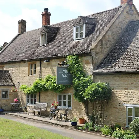 The Horse & Groom-3