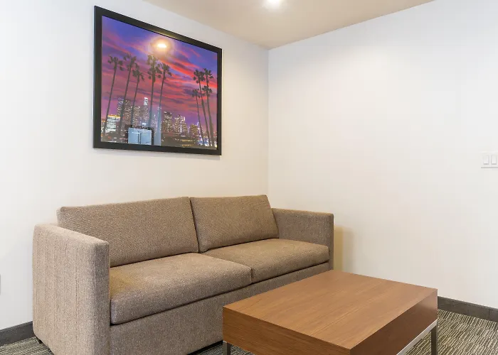 Holiday Inn Express Hollywood Walk Of Fame By Ihg Los Angeles