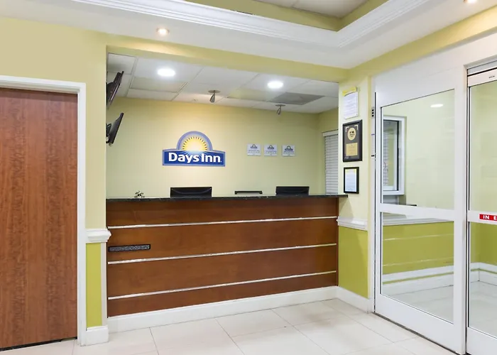 Days Inn & Suites By Wyndham Savannah North I-95 Port Wentworth