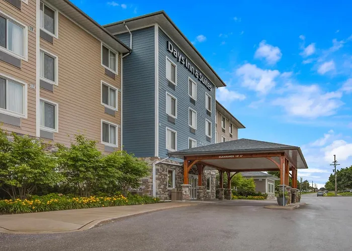 Days Inn & Suites By Wyndham Lindsay