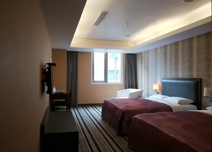 Metropolis Hotel