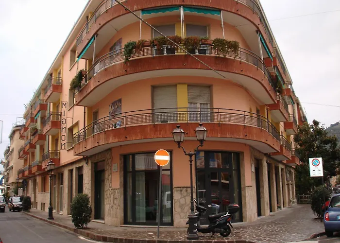 Hotel Mignon 50 Mt Dalla Spiaggia E Dall'Isola Pedonale Alassio