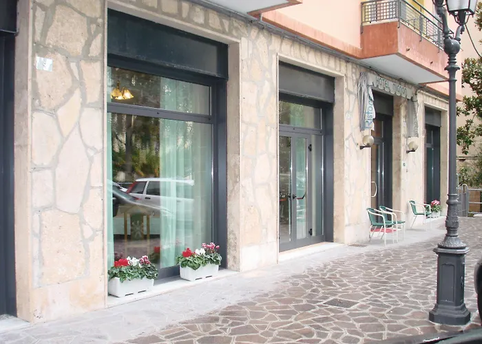Hotel Mignon 50 Mt Dalla Spiaggia E Dall'Isola Pedonale Alassio