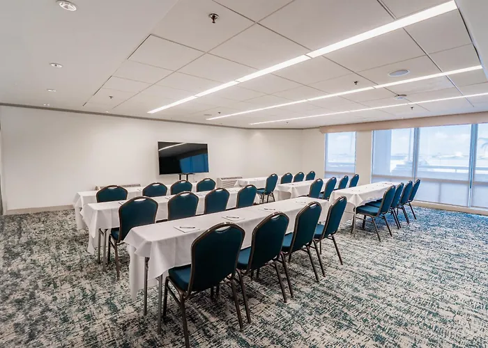 Bay Club Hotel And Marina