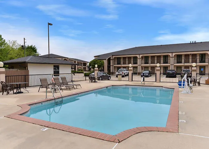 Mockingbird Inn & Suites Monroeville
