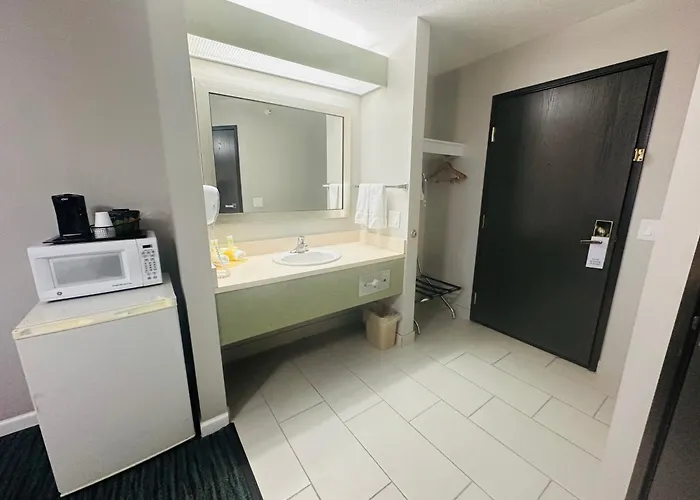 Bridgepointe Inn & Suites By Bphotels, Lincoln I-80 & 27Th St