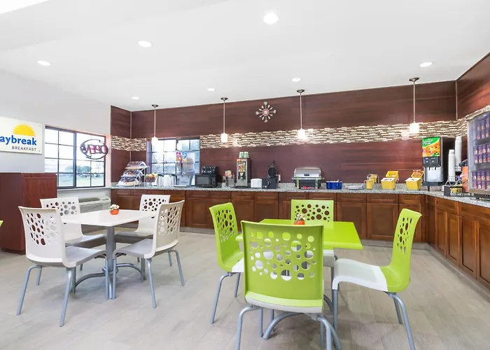 Days Inn & Suites By Wyndham Madisonville